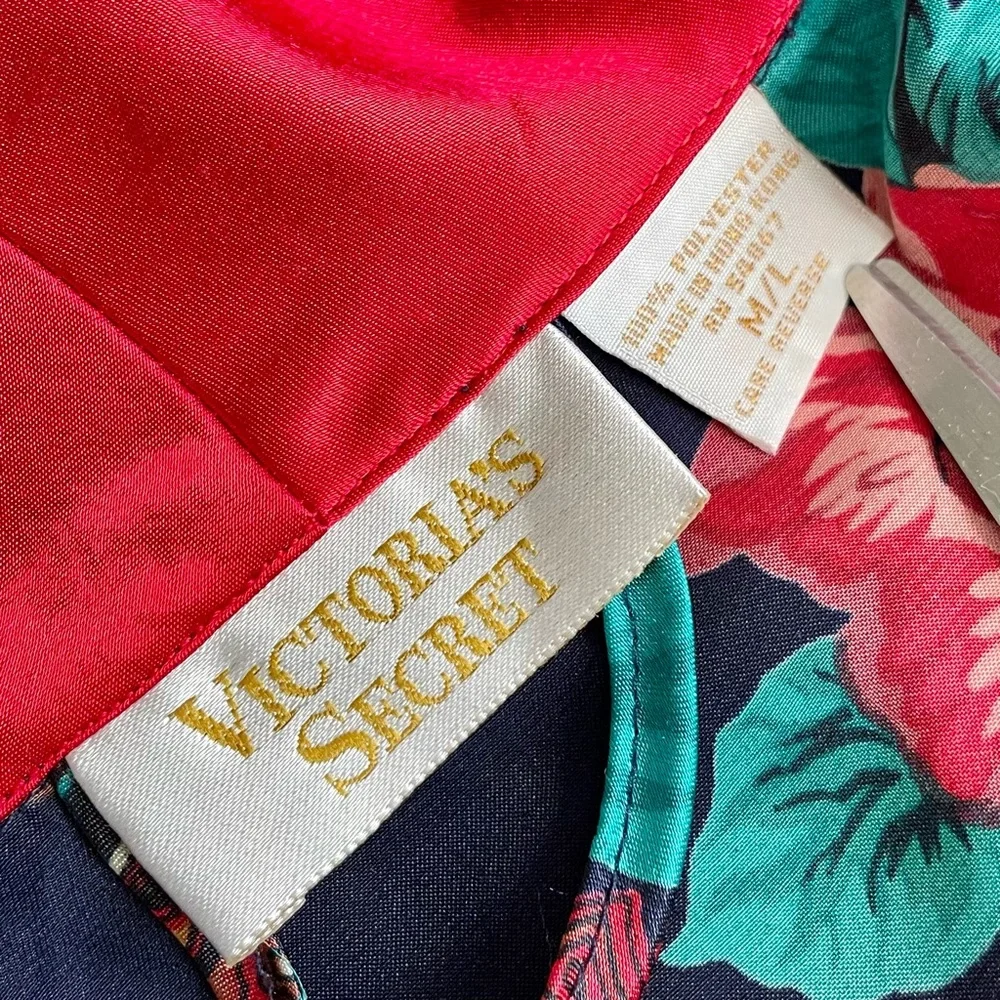 Vintage Gold Label Victoria's Secret Navy Blue & Red Floral Paisley Satin Robe - Picture 7 of 9